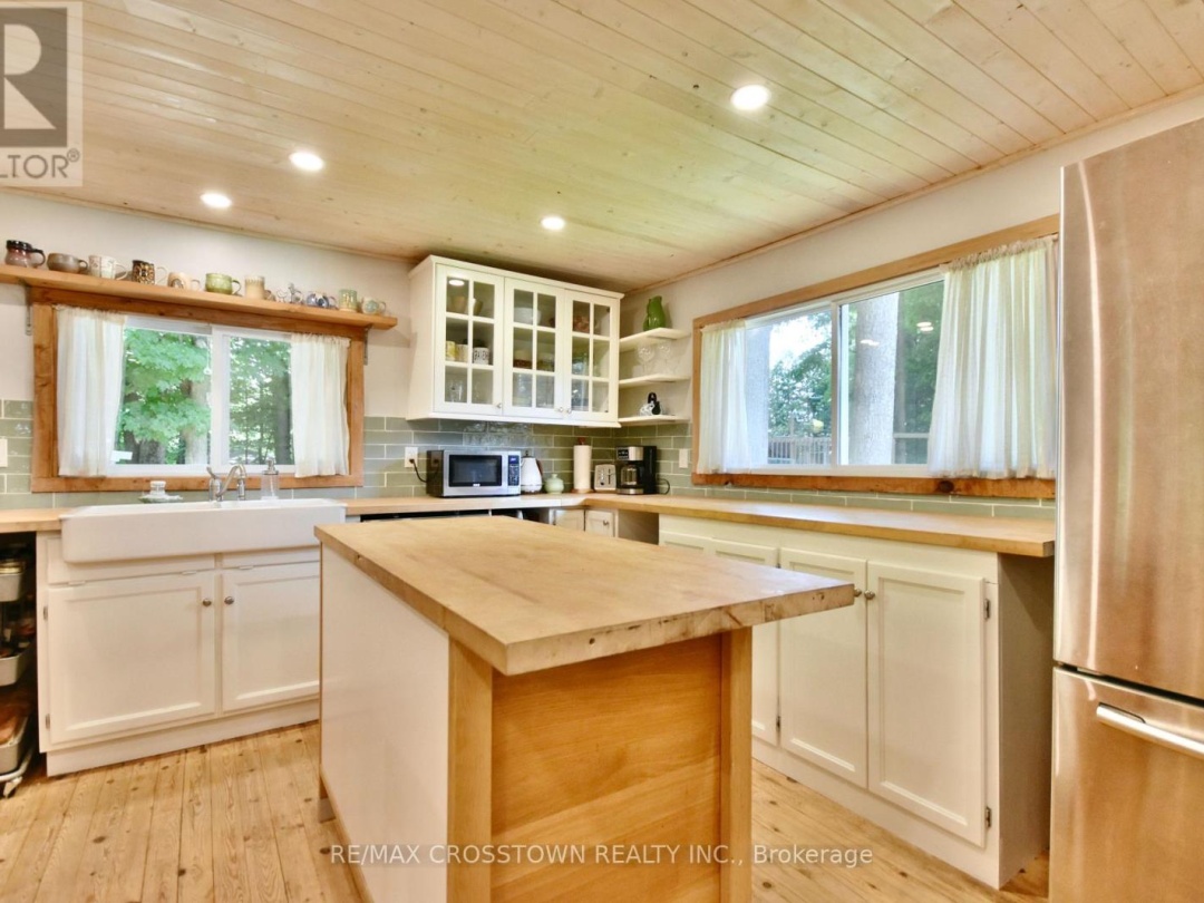 1001 Evergreen Court, Gravenhurst