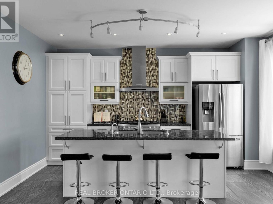 3032 MONARCH DRIVE, Orillia