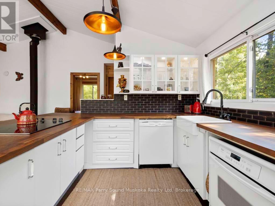 37 LYNBERRY DRIVE, Little Seguin River