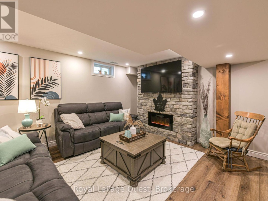46 COURTNEY CRESCENT, 