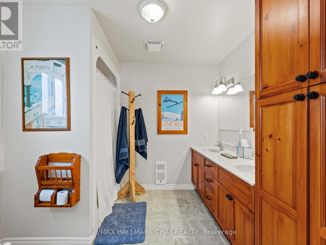 137 PICKEREL POINT ROAD, Gloucester Pool