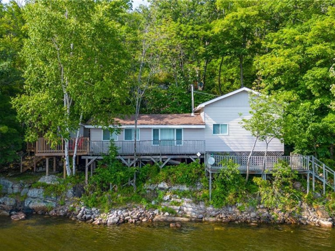 959 Harrison Trail, Twelve Mile Bay