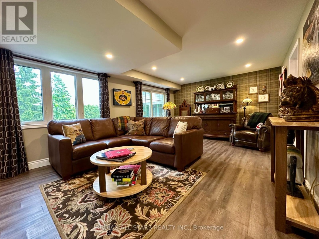243 WEST STREET, Kawartha Lakes (Bobcaygeon)