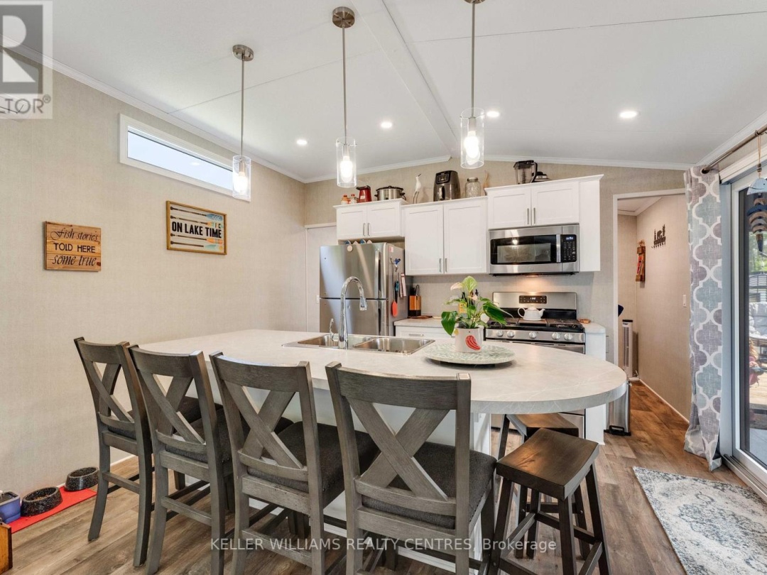 #38 LAKERIDGE - 1047 BONNIE LAKE CAMP ROAD, Bracebridge (Macaulay)