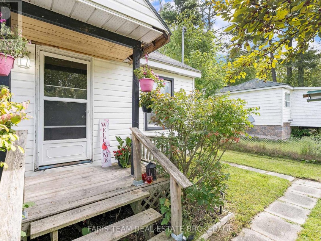 3425 CORONATION AVENUE, Severn (West Shore)