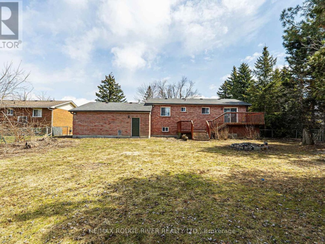 495 LAKELAND CRESCENT, 