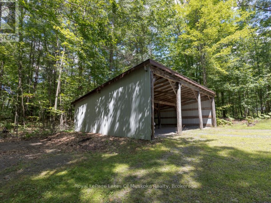 10 MUSKOKA PINES ROAD, 