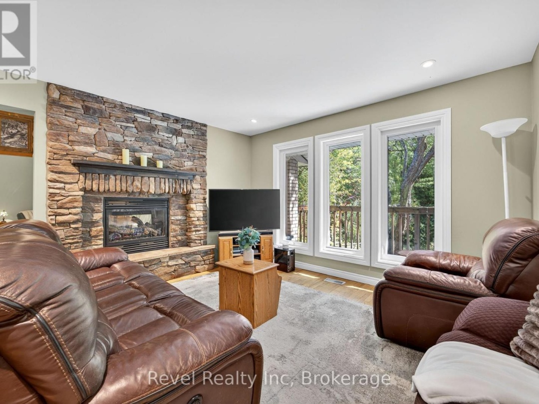 7190 93 HIGHWAY, Tiny