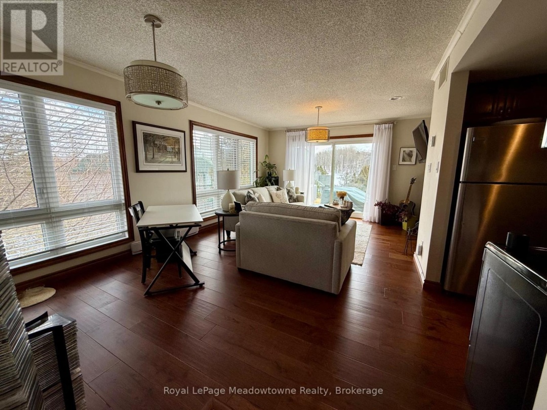 301 - 34 DEERHURST GREENS ROAD, Peninsula Lake