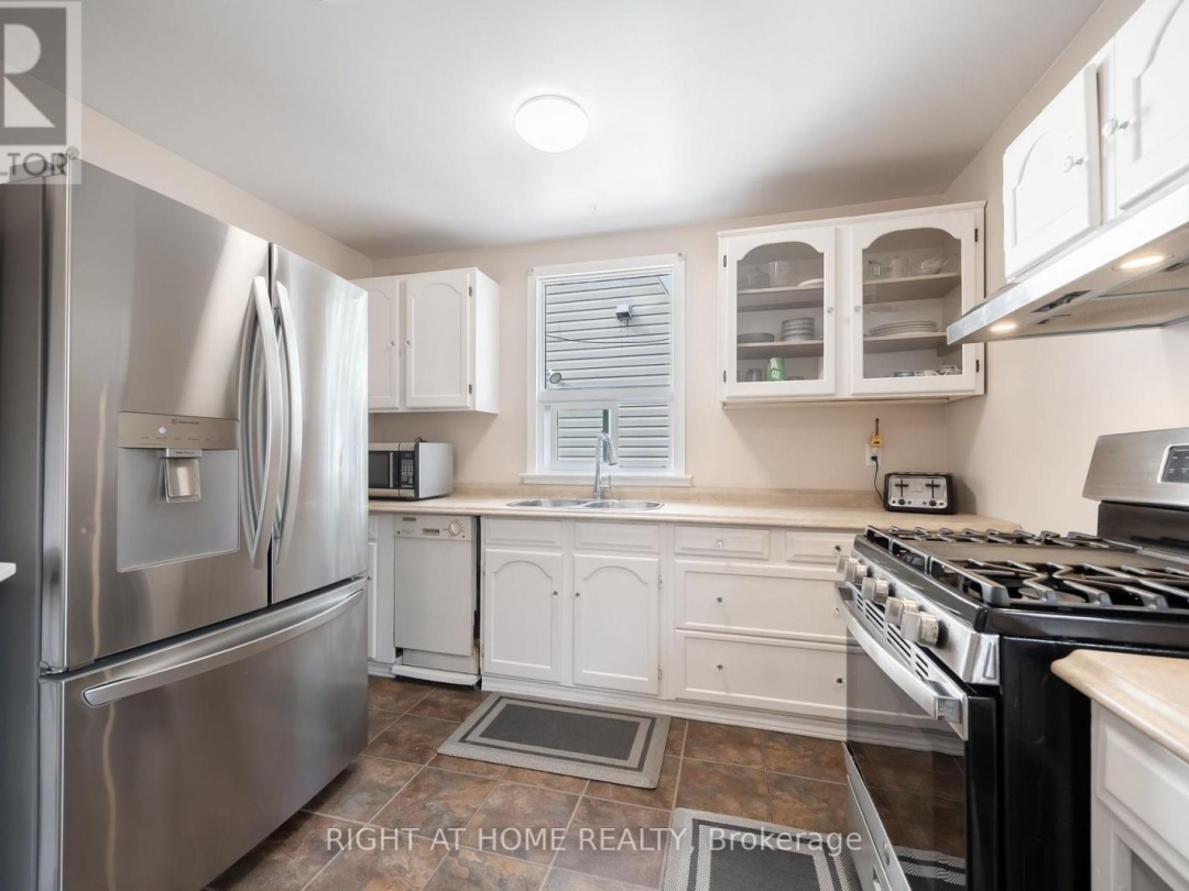 3392 CORONATION AVENUE, 