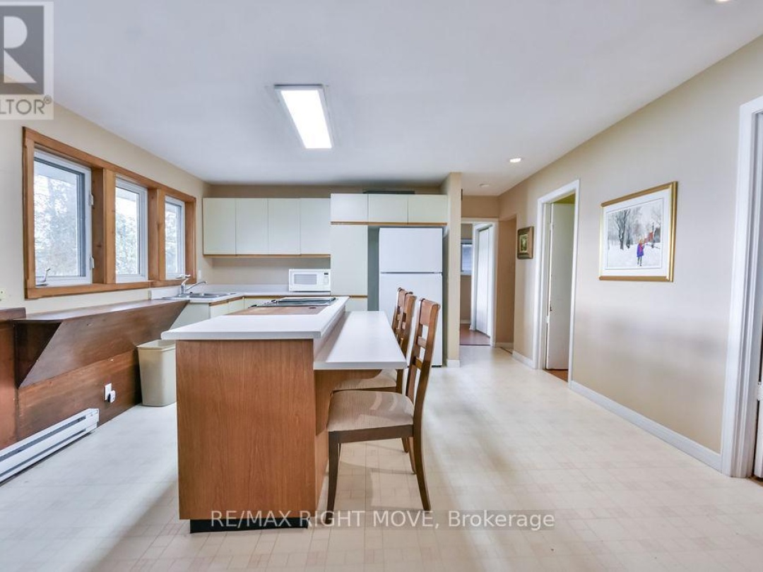 1467 CUNNINGHAM CRESCENT, 