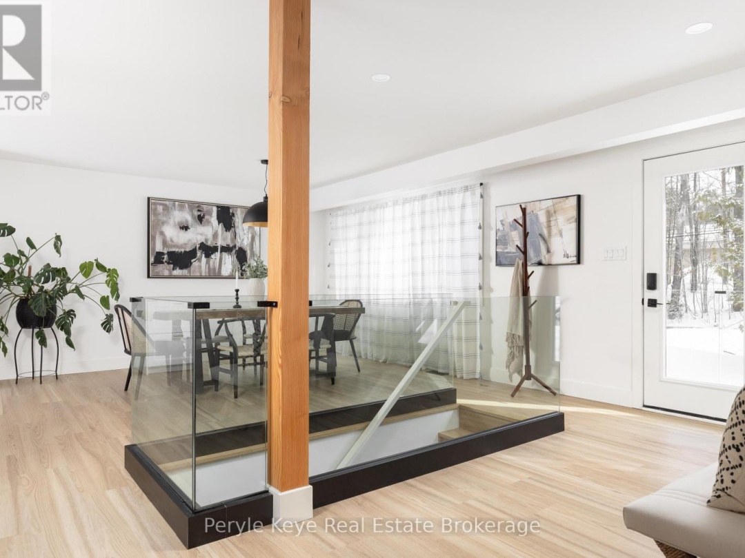 1290 CEDAR LANE, Bracebridge (Macaulay)