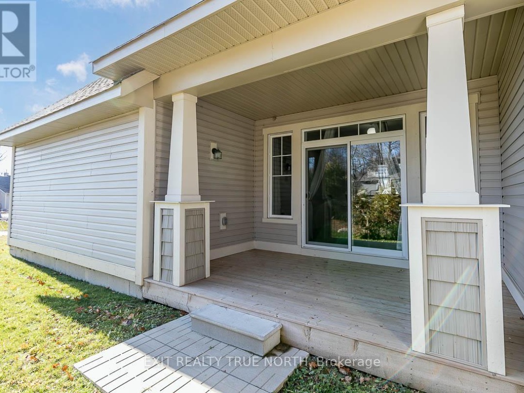 4 COUNTRY TRAIL, 