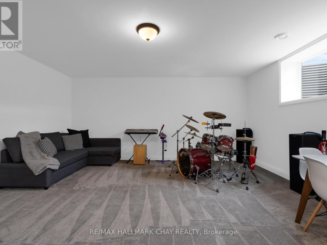 41 THOROUGHBRED DRIVE, Oro-Medonte
