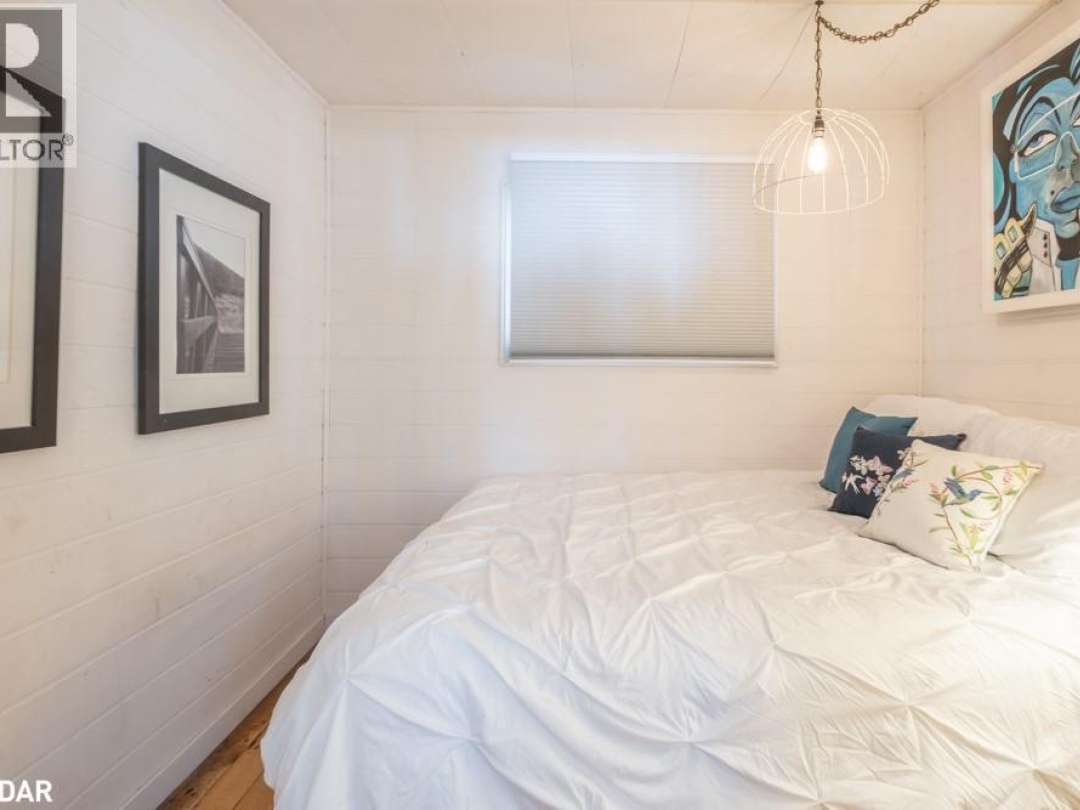 43 GATEWOOD Road, 