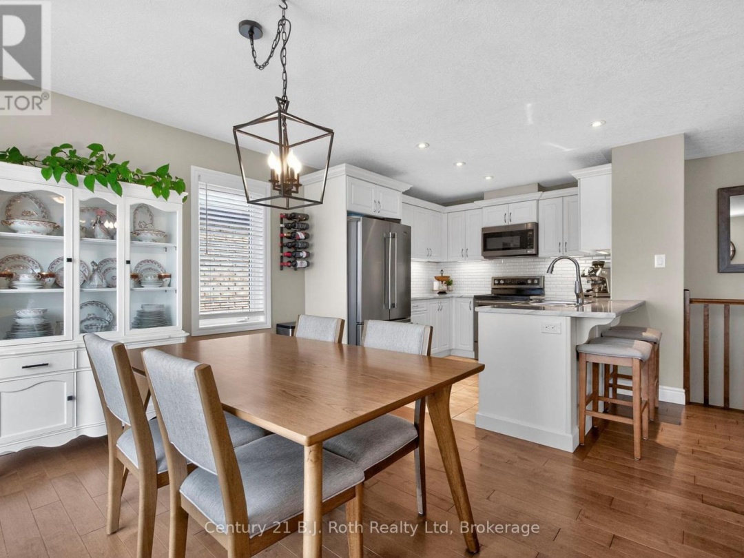 24 HUNTER AVENUE, Tay (Victoria Harbour)