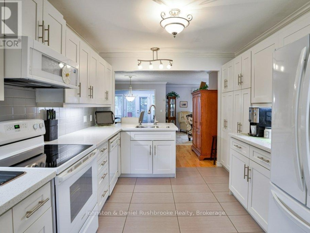 21 PINERIDGE GATE E, 