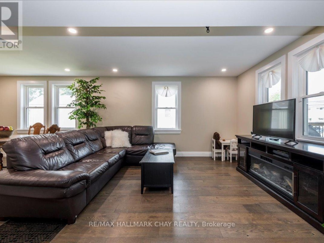 3366 MUSKOKA STREET, Severn (Washago)