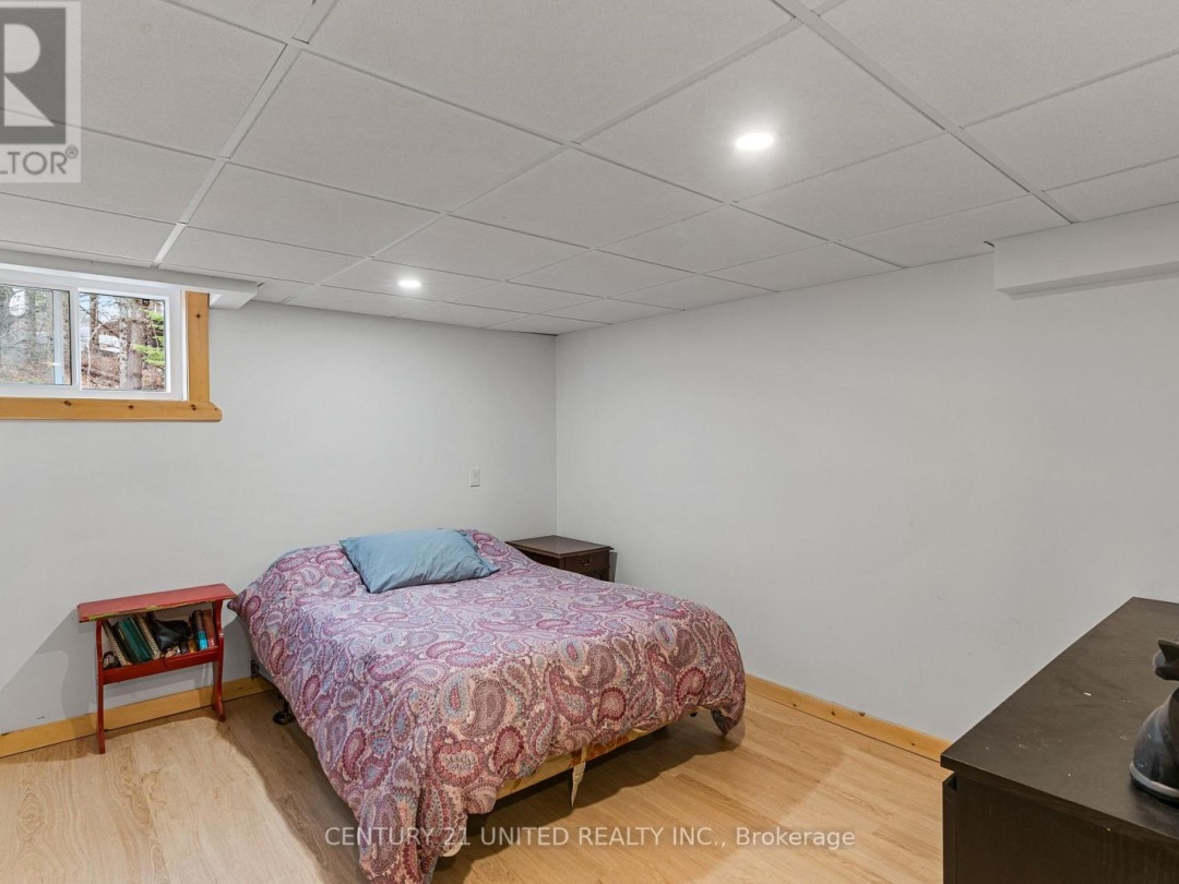 1001 ENGLISH CIRCLE, Tamarack Lake