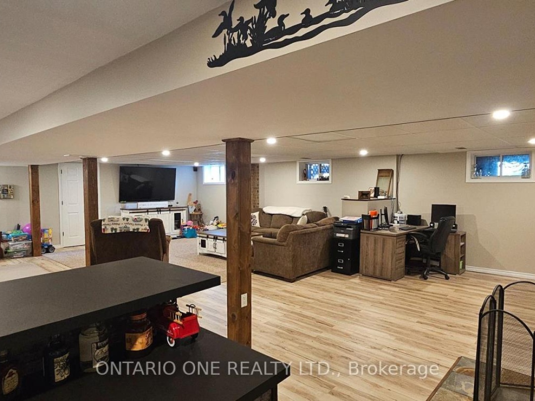 550 MUSKOKA BEACH ROAD, 