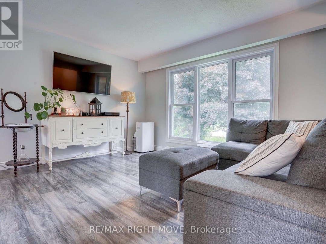 2268 THOMSON CRESCENT, 