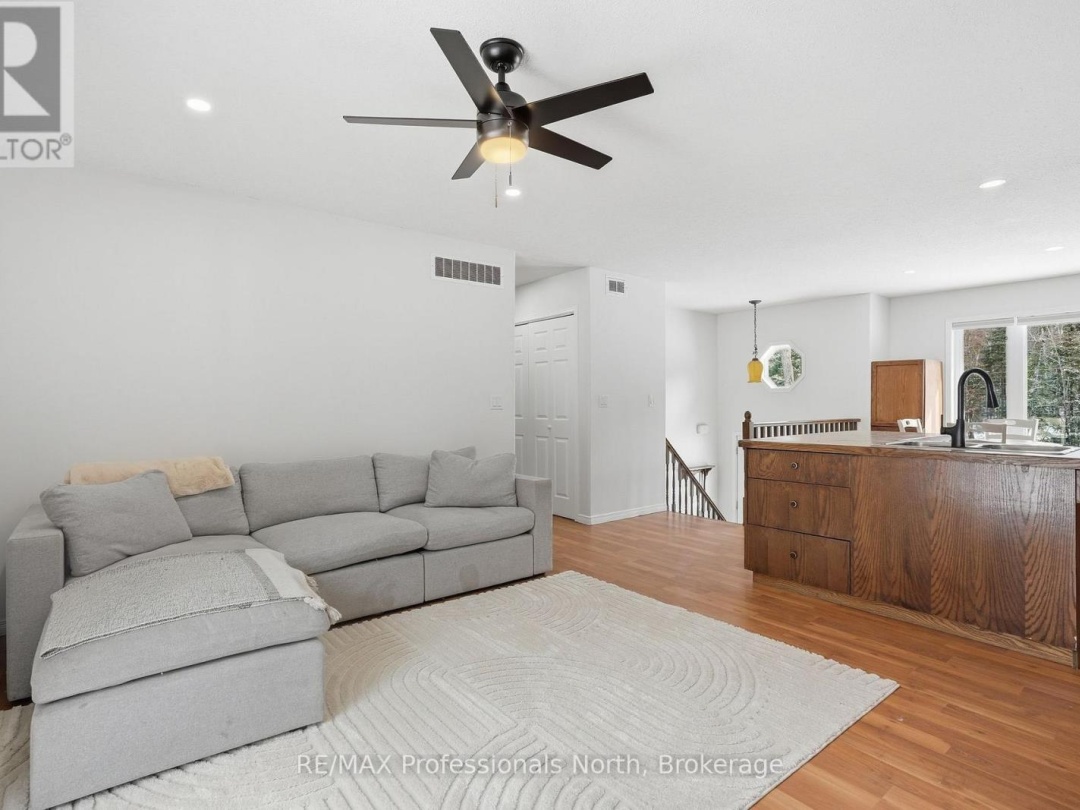 1036 POST ROAD, Bracebridge (Macaulay)