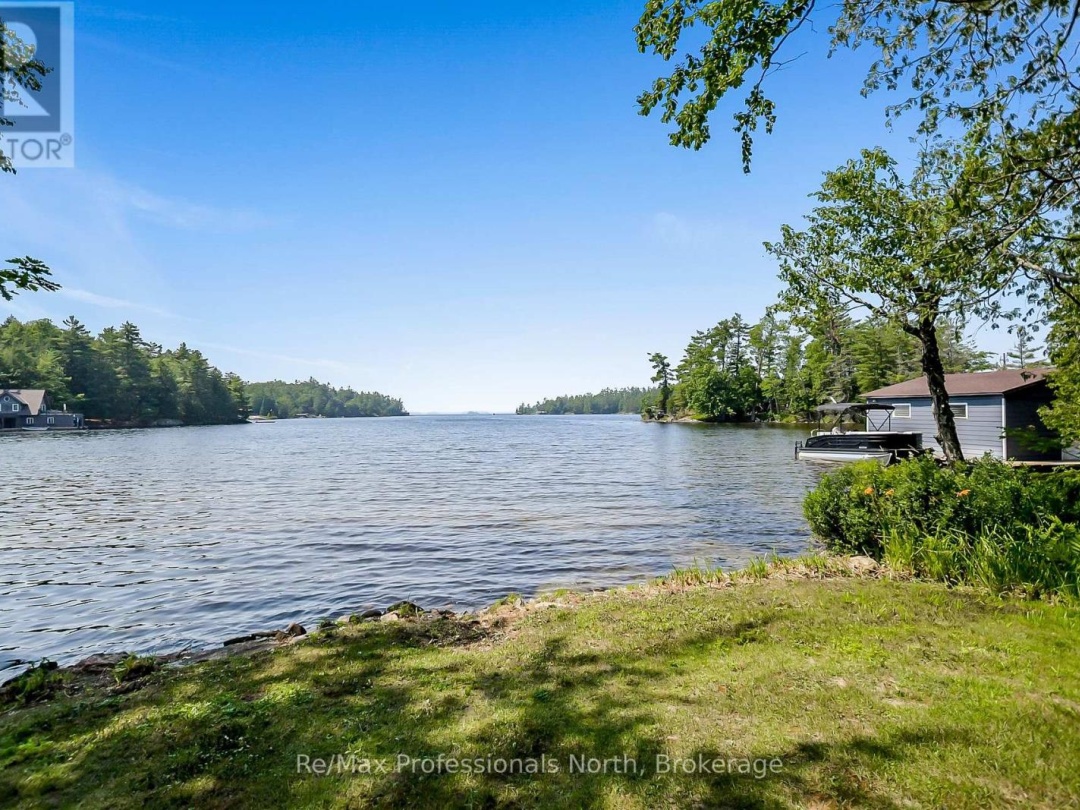 1054 BRYDONS BAY ROAD, Lake Muskoka