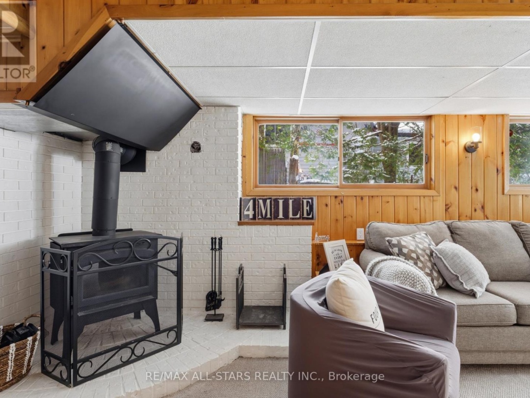 393 HILLSIDE DRIVE, Four Mile Lake