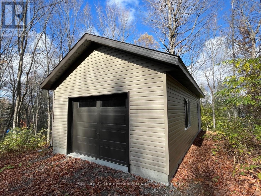 1038 BROKEN PADDLE ROAD, Miskwabi Lake