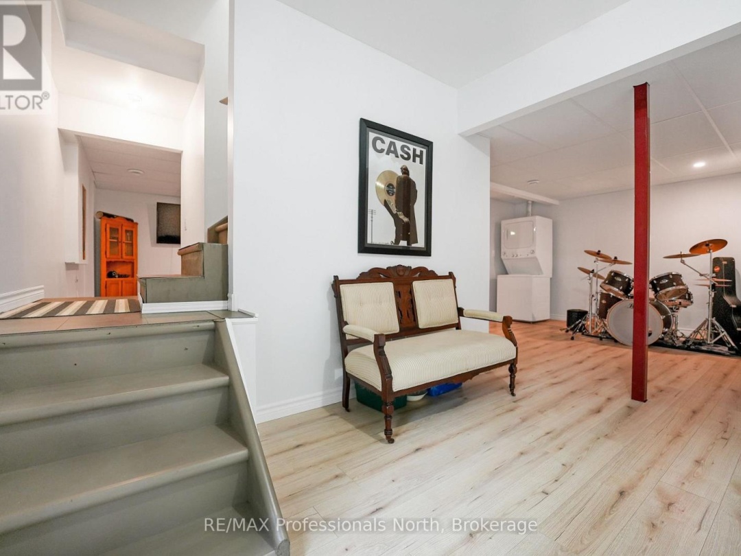 1065 HENDERSONS ROAD, 