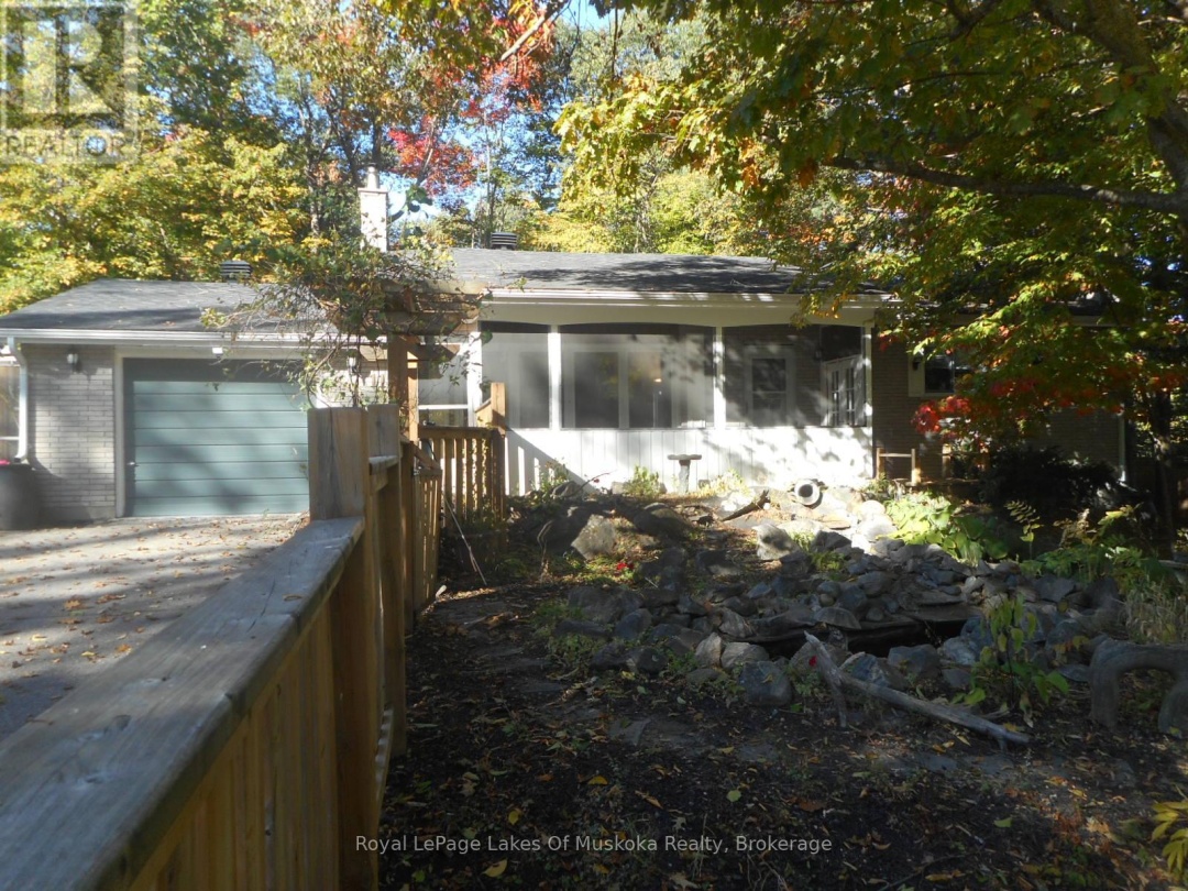 115 DOUGLAS STREET, Gravenhurst (Muskoka (S))