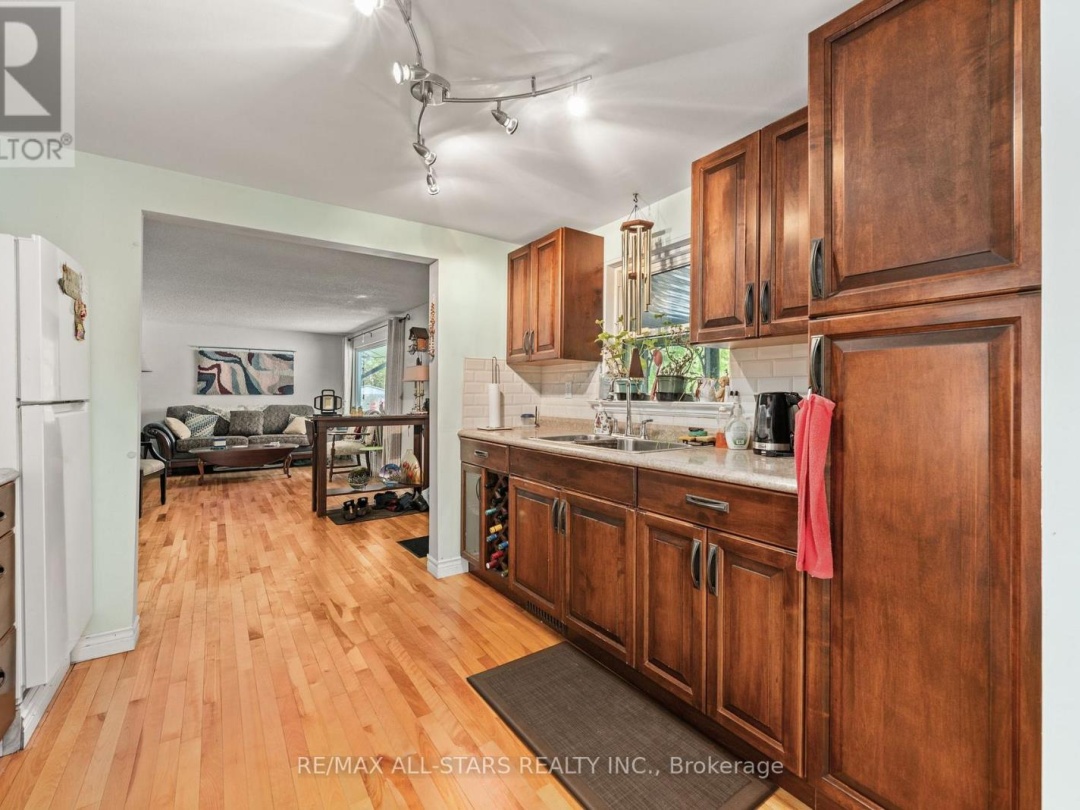 14 WYCHWOOD DRIVE E, Sturgeon Lake