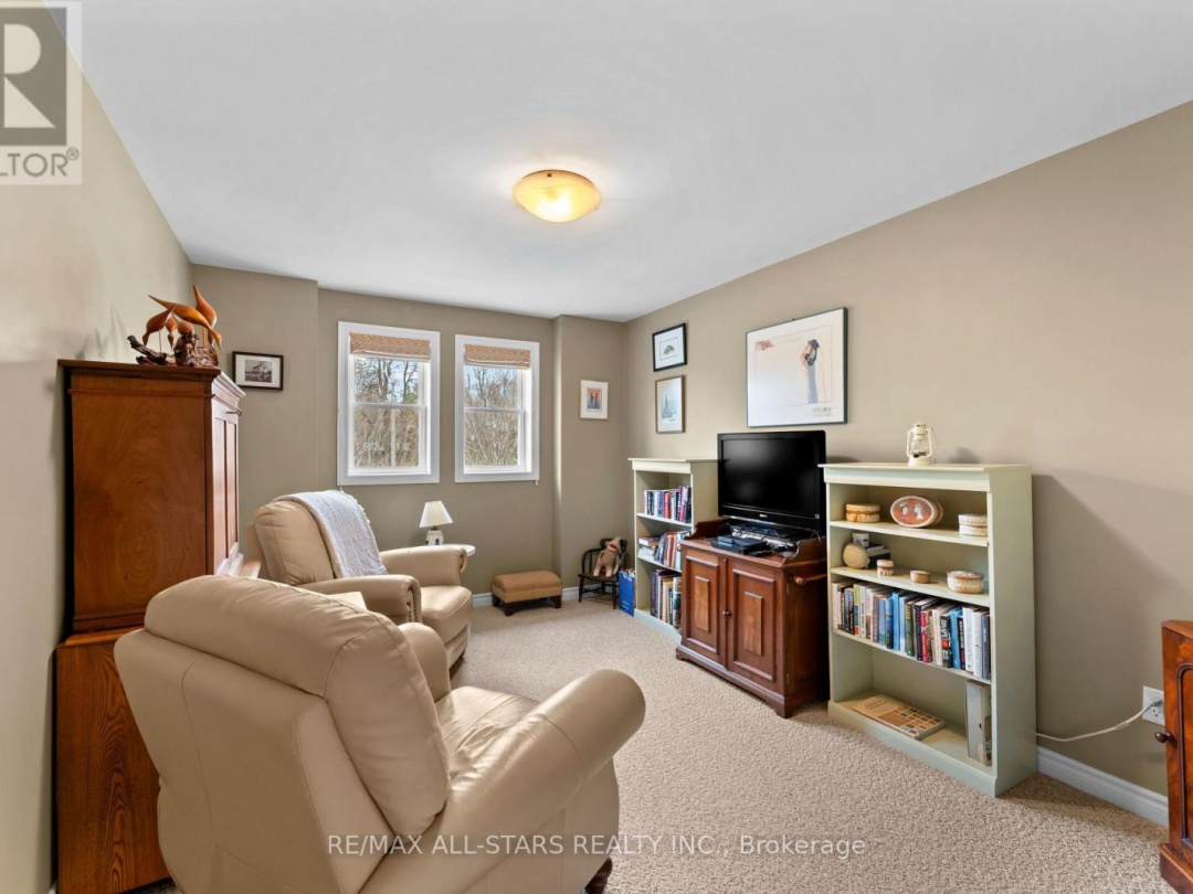 22 DEANE STREET, Kawartha Lakes (Fenelon Falls)