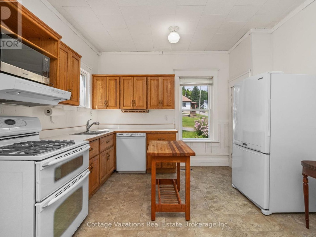 1 DUNCAN STREET E, 