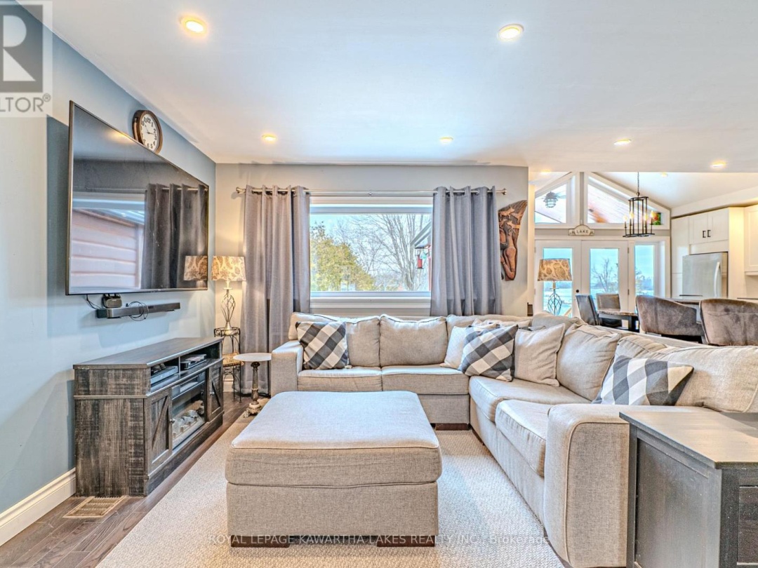 63 ROBINSON AVENUE, Mitchell Lake