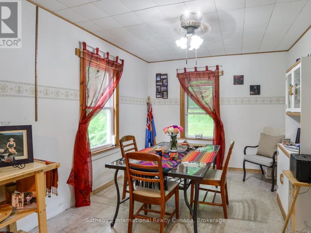 1079 HEWLITT ROAD, 