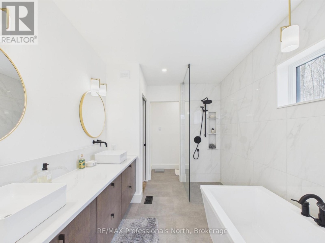 1011 OLD COTTAGE ROAD, Mckay Lake