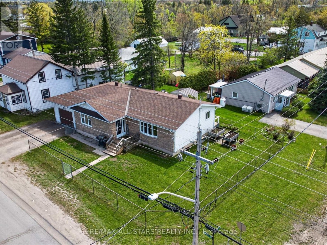 38 ELLIOT STREET, Kawartha Lakes (Fenelon Falls)