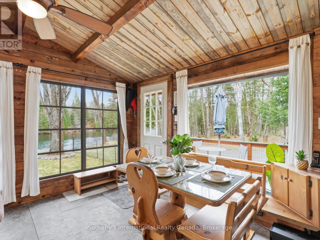 1041 CROCKFORD LANE S, Muskoka River