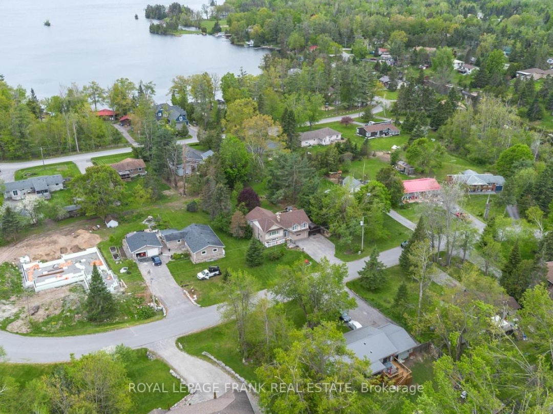 97 PIRATES GLEN DRIVE, Pigeon Lake