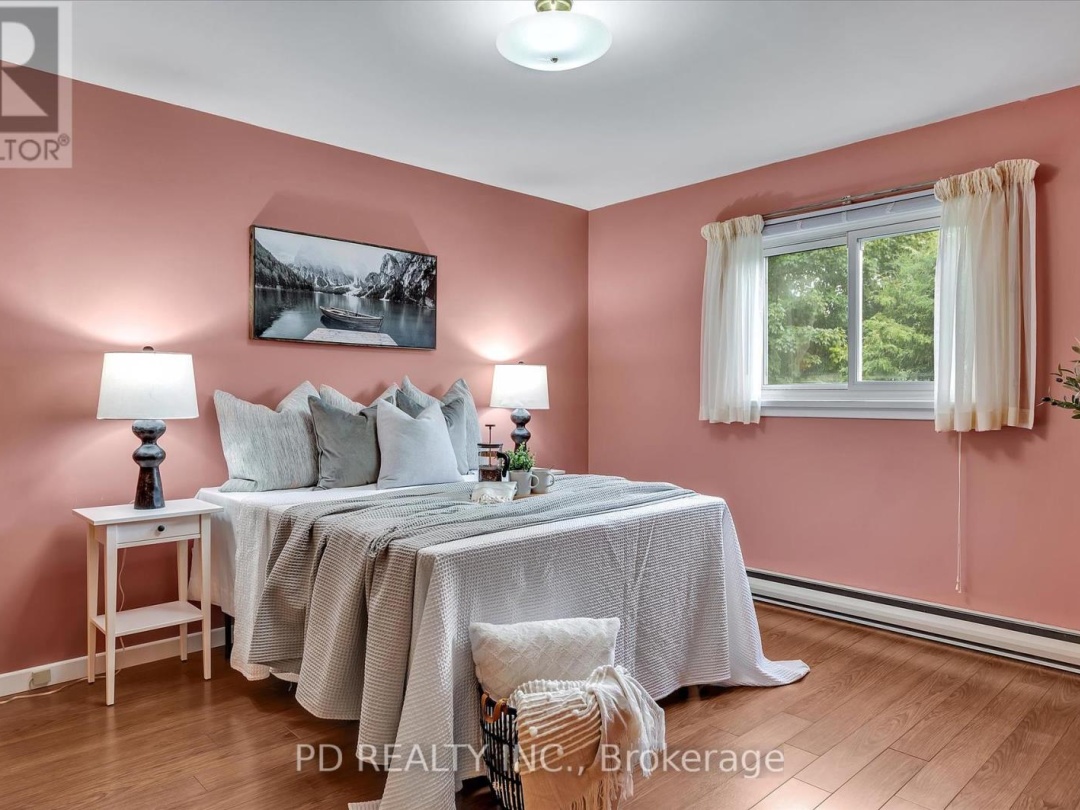 28 BOND STREET E, 