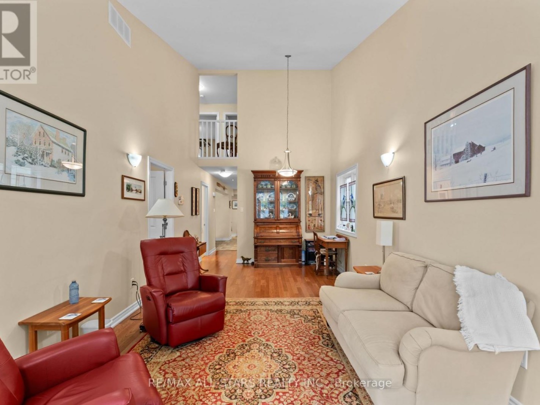 22 DEANE STREET, Kawartha Lakes (Fenelon Falls)