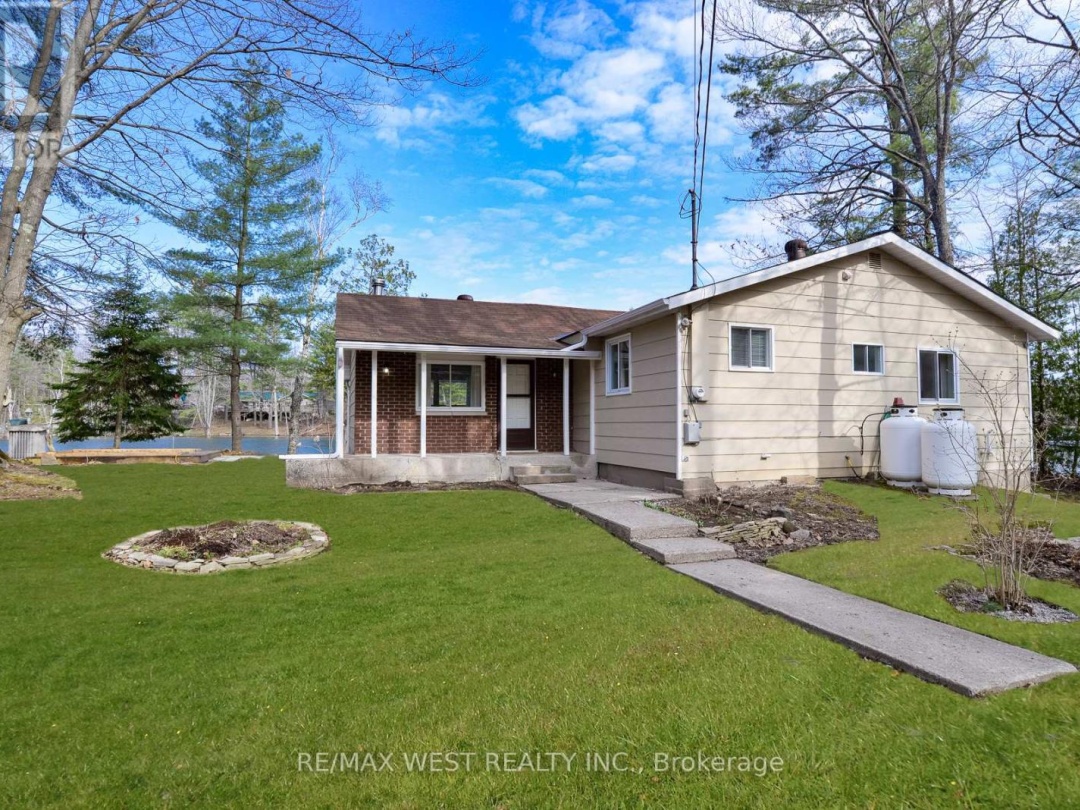 8060 OAKRIDGE DRIVE, Green River
