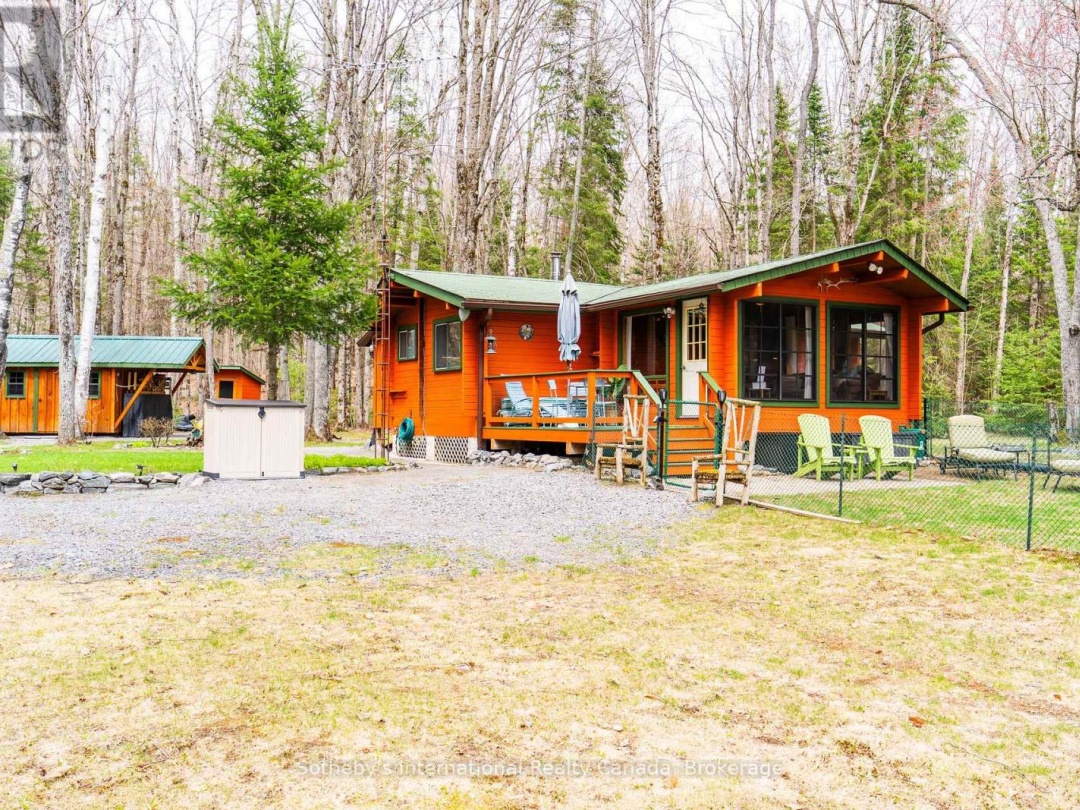 1041 CROCKFORD LANE S, Muskoka River