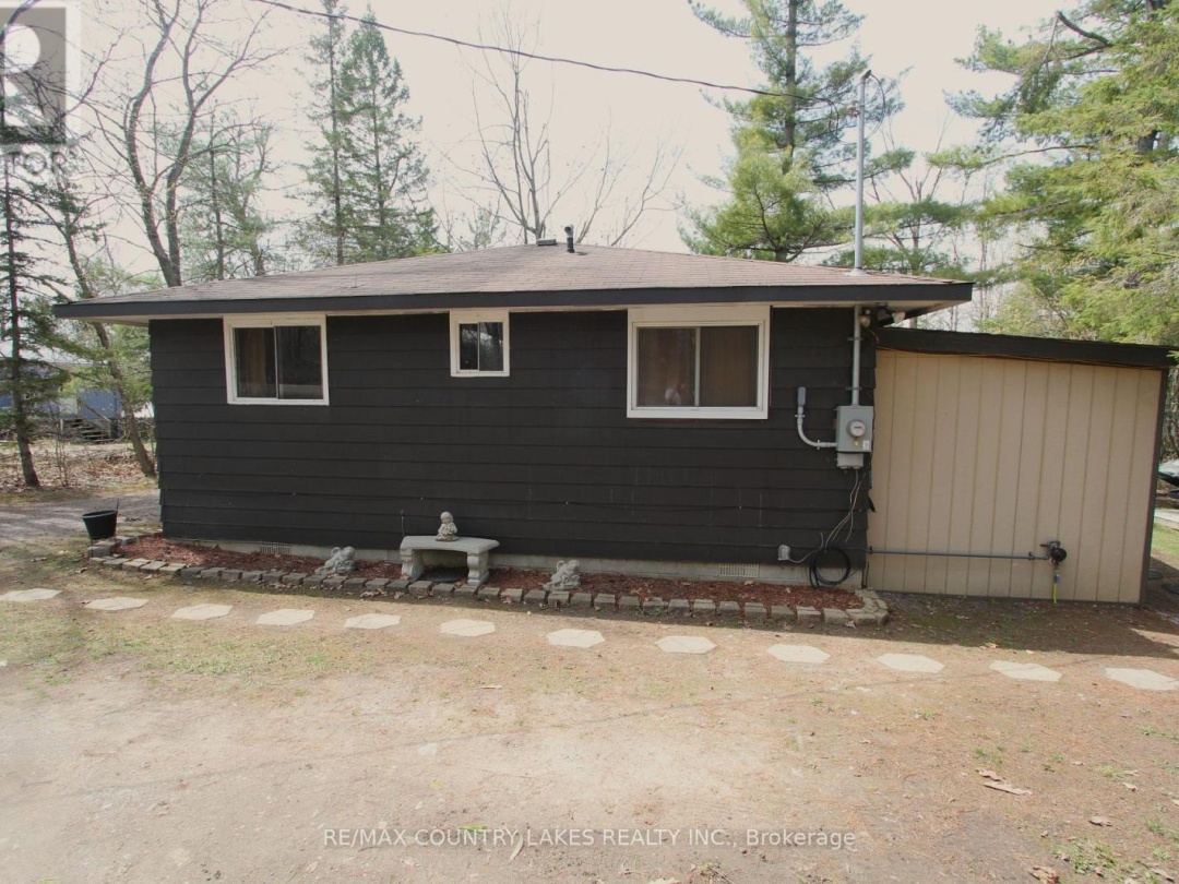 31 HILLCREST AVENUE, Mitchell Lake