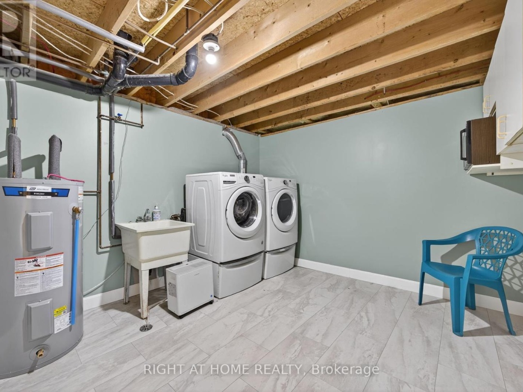 112 BORLAND STREET E, 