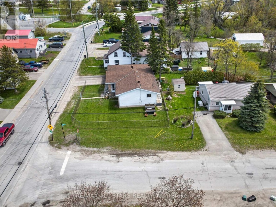 38 ELLIOT STREET, Kawartha Lakes (Fenelon Falls)