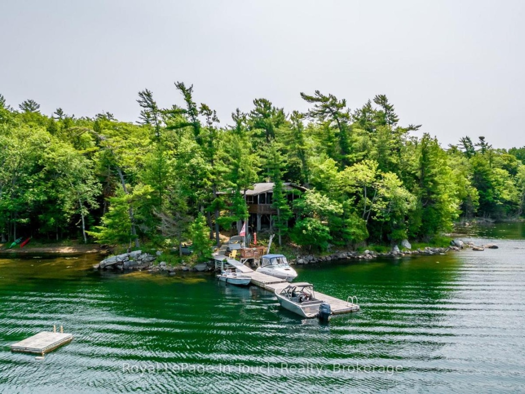 B207-7 WAHSOUNE ISLAND, Georgian Bay
