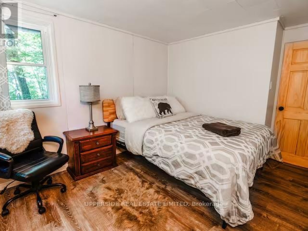 1040 OAK ROAD, Kahshe Lake