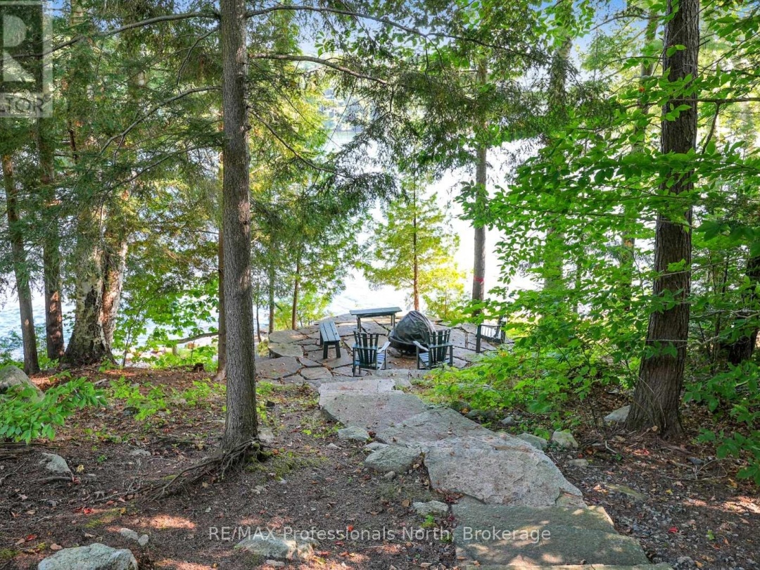 2682 WILKINSON ROAD, Kennisis Lake